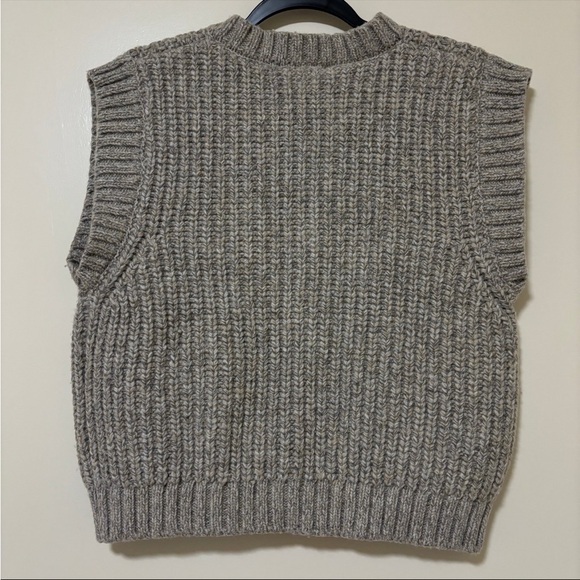 Zara Taupe Knit Vest with Beige Trim - Picture 2 of 2